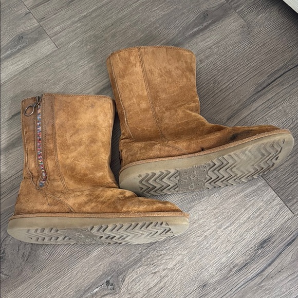 UGG Tan Winter Boots - Picture 2 of 9